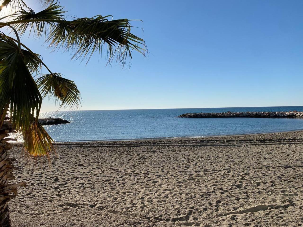 Apartamento Frente Al Mar Pedregalejo Malaga Bagian luar foto