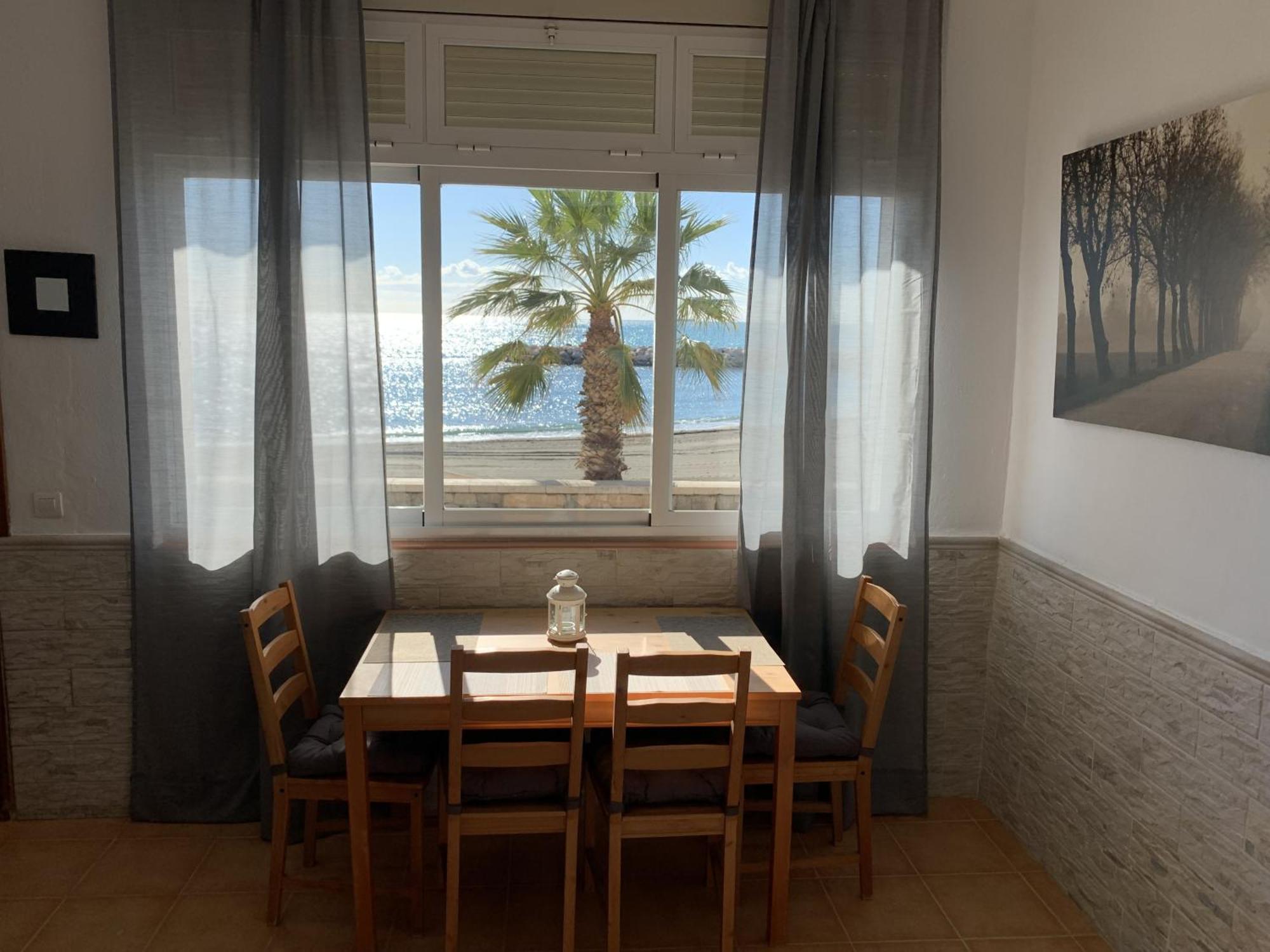 Apartamento Frente Al Mar Pedregalejo Malaga Bagian luar foto