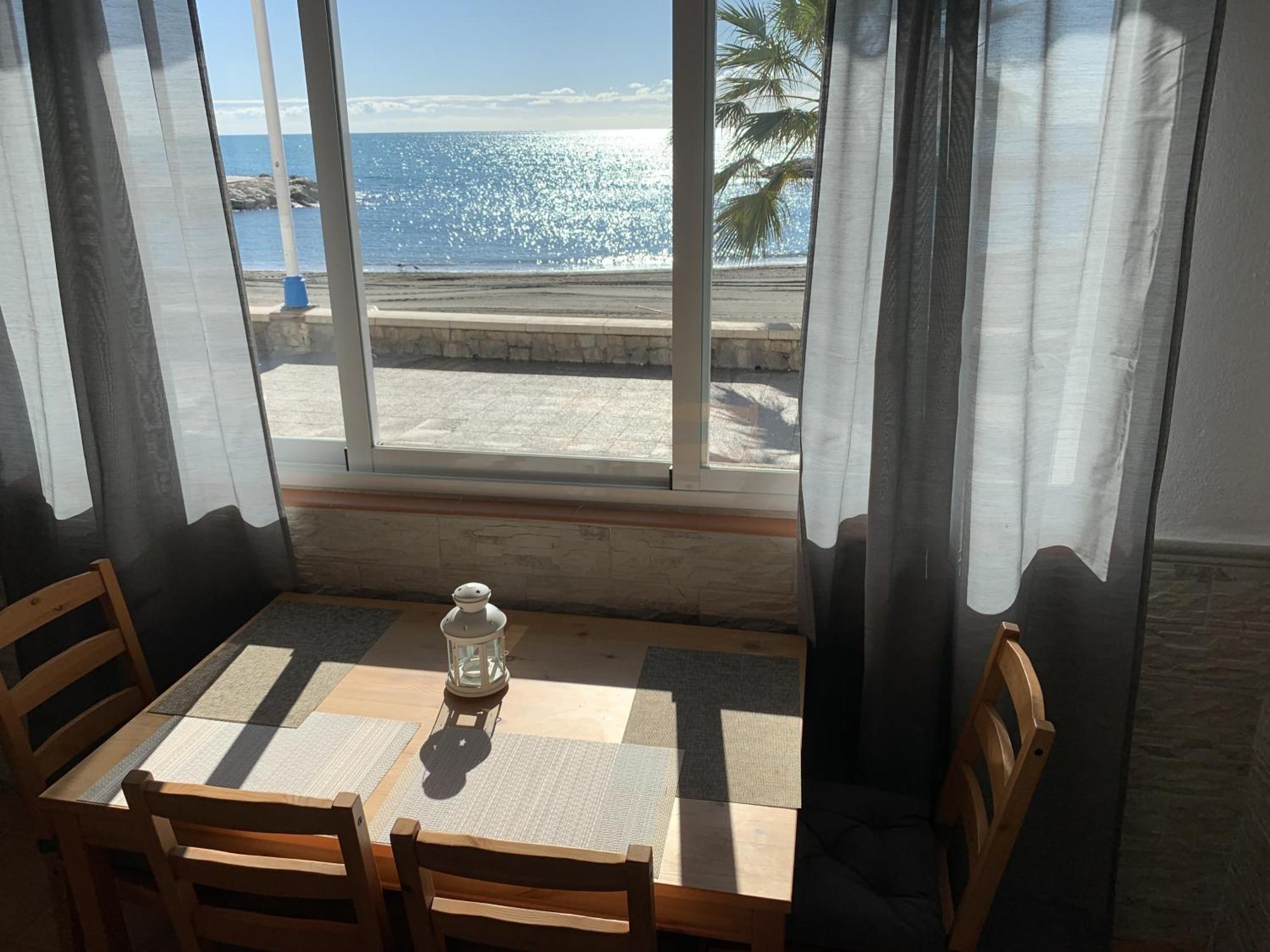 Apartamento Frente Al Mar Pedregalejo Malaga Bagian luar foto