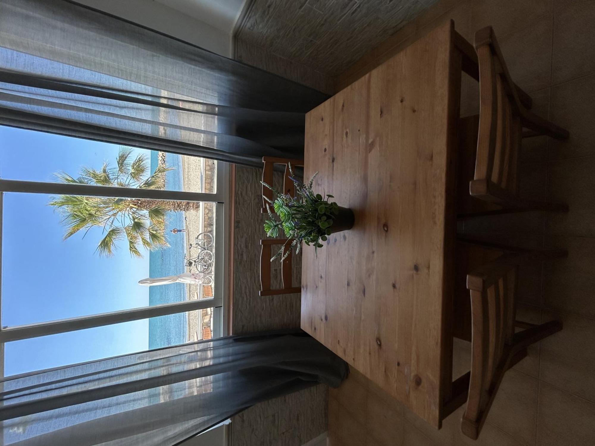 Apartamento Frente Al Mar Pedregalejo Malaga Bagian luar foto